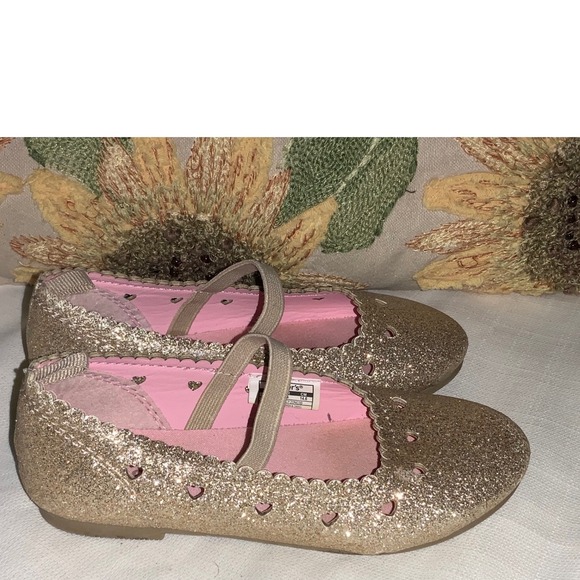 Carter's Sz 6 Glitter Mary Jane Heart Cutout Gold Shoes Toddler Size 8M - Picture 1 of 6